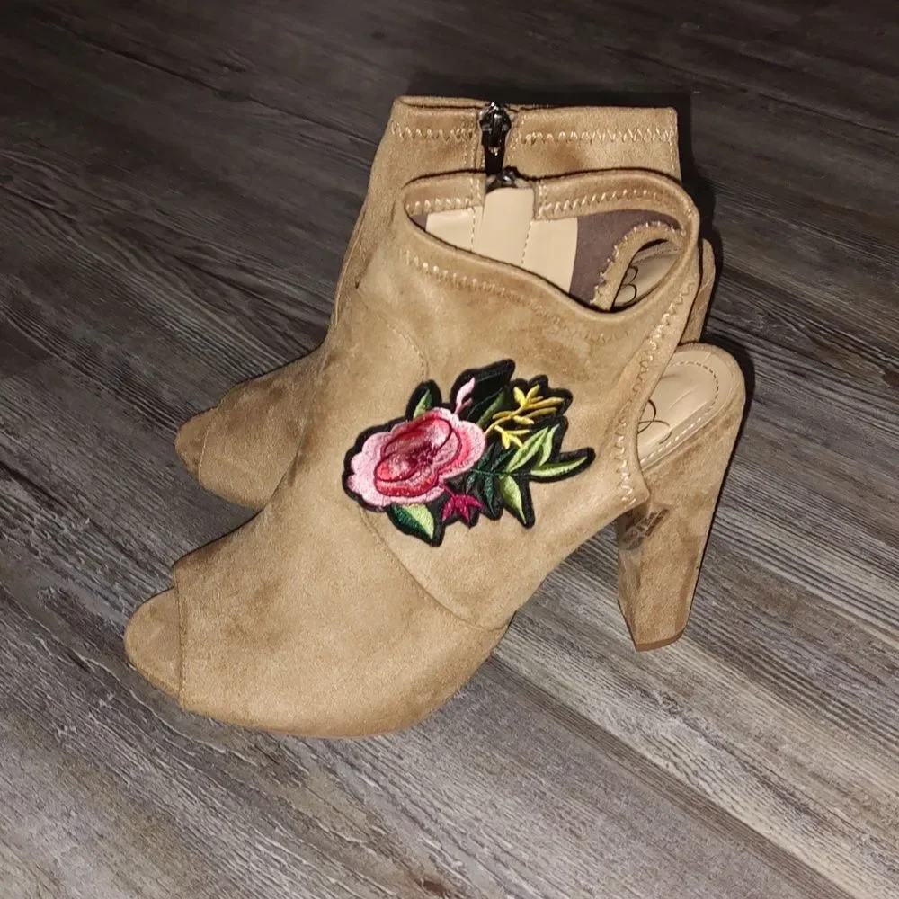 Derek Heart tan embroidered floral peep toe ankle booties Sz 9 - Picture 1 of 8